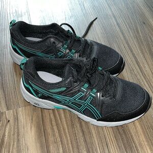Never Worn 6 1/2 Gel-Venture 8 ASICS